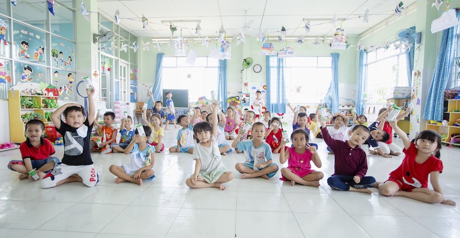 Chương[-]trình[-]Sữa[-]học[-]đường[-]chính[-]thức[-]đến[-]với[-]học[-]sinh[-]tỉnh[-]Vĩnh[-]Long